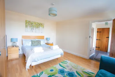 Spacious Farm Cottage Near Rhossili Beach Hotels near Rhossili Bay