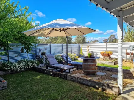 Cottage Amongst The Vines