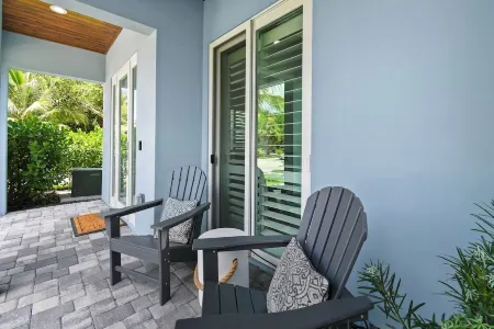 Tranquil Townhouse, Community Pool, Dock access, Waterfront Community!