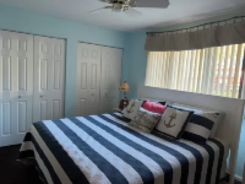 Lakeside Fun~ walk to the pool and enjoy fabulous views of Lake Como!