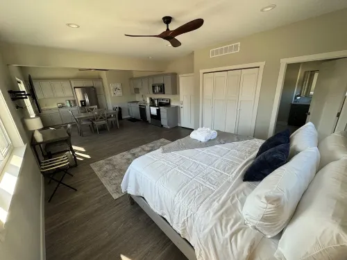 3 BR apt w/ laundry + parking