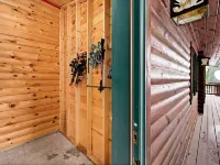 Authentic up North Log Cabin with Modern Comforts Hotels in Lutsen