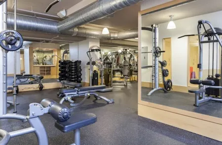 Stylish Vibrant Getaway w/Private Patio next to Bars & Food, 5 minutes from DC!