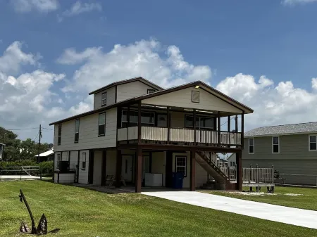 Great Fishing AndHunting Lodge and Vacation Home in Port O’Connor TX Отели в г. Порт О'коннор