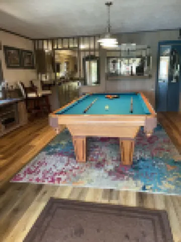 Perfect relaxing lake retreat for hosting a gathering. Quiet with no neighbors.