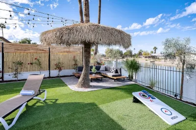 Pontoon Boat/Games/King Bed/Hot Tub/Family Fun! โรงแรมใน