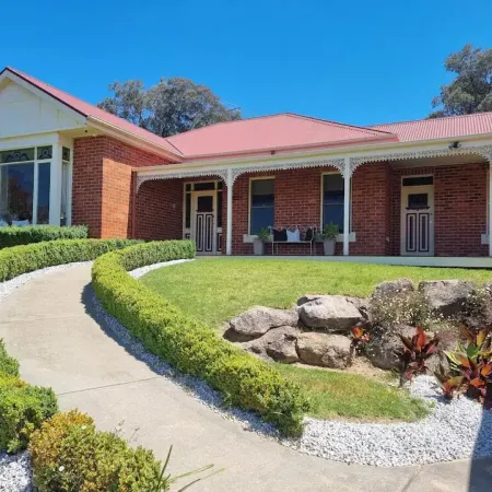 "Huonview" House on the Hill. Views for miles. 5 mins from CBD