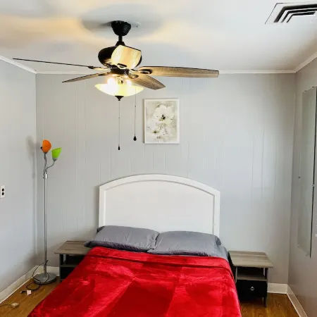 Lovely Seaside Park Getaway - Walk to Beach & Bay - Parking, Badges, BBQ