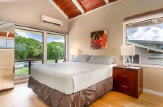 PRIVATE Ocean Front Cottage Over Looking  Beautiful Kalapaki Bay