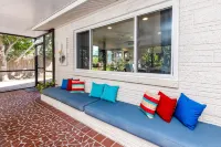 Renovated! Heated Pool, Game Room, Close to Beach!