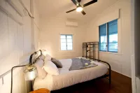 Recently renovated cottage, enjoy a bath with a view