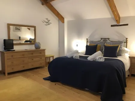 Appledore - Stables - A couples delight! One bed cottage with parking and wifi!