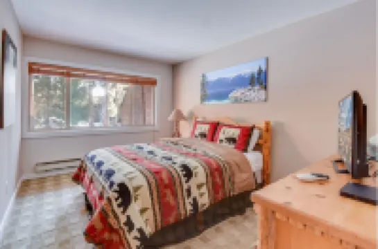 Amazing 4 bedrooms house in Lake Tahoe on the water