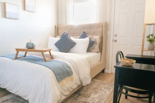 Modern 2Br Casita. Near I-40. Perfect for Work Stays & Pets!