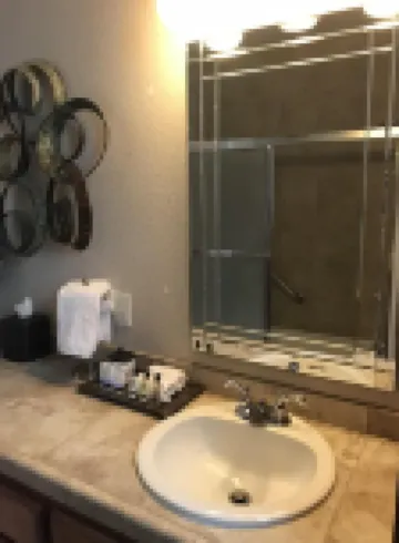 Large Private Carriage-House Retreat with Amazing Views