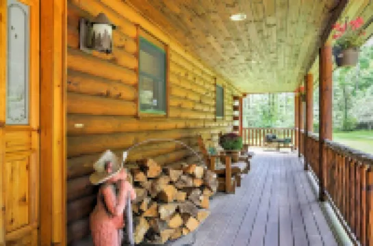 NEW! FOLEY'S LOG CABIN with Hot Tub