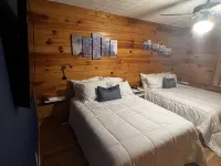 Clean & Cozy Cabin in the Woods