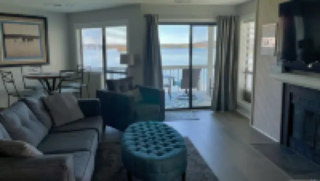 Bernard's Landing, Closest to Lake, Two Comfortable King Size Beds!