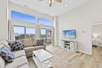 2 BR l 2 BA Condo w/ Large Pool, Large Deck with Bay Views - Quiet Neighborhood