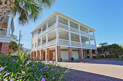 The Ultimate In Beach Living! Ocean View, Steps to Beach,  Sleeps 8. Elevator! - Gym