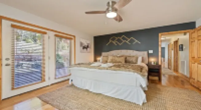 The Big Chill – Hot Tub/Waterfalls/Scenic Views/Fire Pit