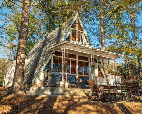 The Cozy Cove A Unique and Unforgettable Experience on Lake Hamilton Hotels in Piney