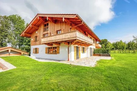 "Graf Chiemo Suites" luyury living direkt am Chiemsee mit privatem Seezugang!