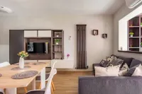 Apartment Old Lighthouse Beachside Haven - 10 minutes from the Airport