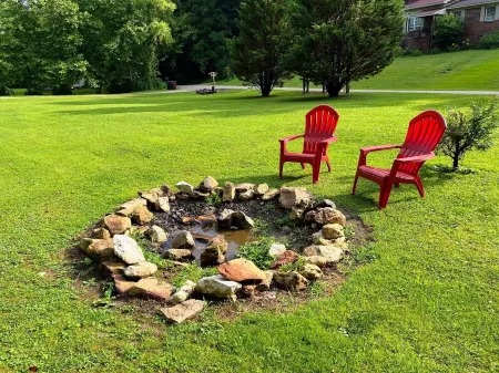 1 bed cottage, grill, fire pit, Very close to Red River Gorge!! Отели рядом с достопримечательностью «Daniel Boone Campground in Red River Gorge»