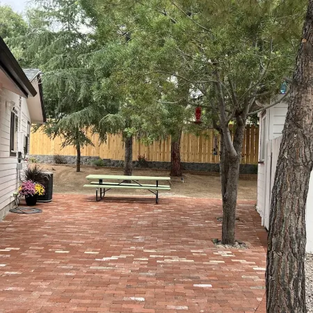 2-bedroom cottage just 7 minutes from Viejas Casino