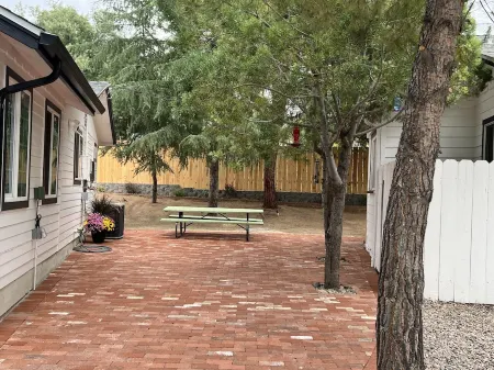 Two Bedroom cottage sleeps 6 & just 7 min from Viejas Casino