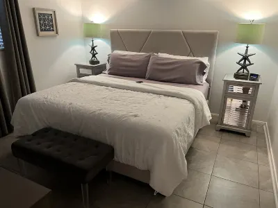 Beachfront Condo - Stunning Ocean Views!  Steps to the Waves. Hotel a 