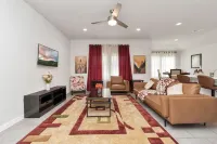 Rammies 3 bedroom Home W/Pool Access