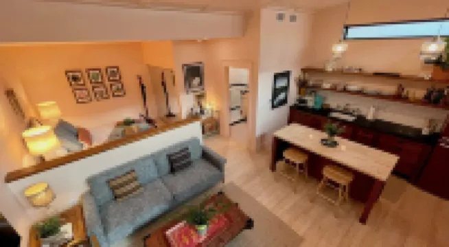 Walk to everything! Quiet downtown guest cottage.