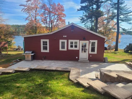 2 Bed, 1.5 Bath, on Pool Pond, Close to Franklin Pierce and Mt. Monadnock