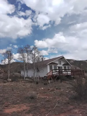 The Bighorn Cabin overlooking Elevenmile Canyon Reservoir