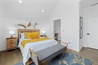 Outdoor Heater & Covered Patio, Paddle Boards, Fire Table, Bikes, Outdoor Games