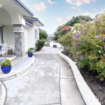 Sparkling Clean, Private & Quiet! Amazing Ocean Views [7]