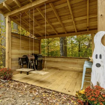 Artisan Log Haven: 40-Acre Forest Sanctuary