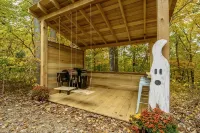 Serene Winter Escape: Hiking Trails & A-List Amenities, Brown County & B-Town