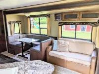 Spacious 2 Bedroom Bunkhouse RV, Farm View, Family and Dog Friendly Hotels in Grady County