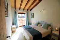 They are Pieres Nou. modern rustic finca with volley ball court and 15m pool Hotels in Llucmajor