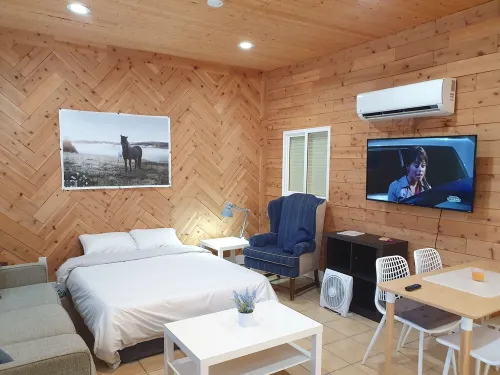 Charming apartment on gateway to Lake Tenkiller, Vian, OK