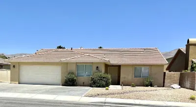 4BED/2BA PRIVATE SALTWATER POOL & SPA, LARGE UPGRADED FAMILY HOME, EASY CHECK-IN Hotels near Cabot's Pueblo Museum