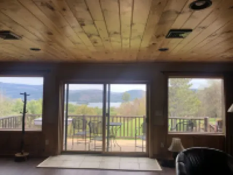 博爾頓蘭丁-距小鎮僅2分鐘，全景湖景四季皆宜度假屋！ 博爾頓住宿飯店