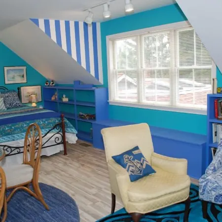Walk to Downtown Mystic Premiere Carriage House Spacious Loft Apt—Very Private Отели в г. Гротон