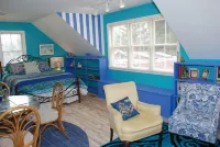 Walk to Downtown Mystic Premiere Carriage House Spacious Loft Apt—Very Private