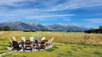 Beautiful 6-bedroom ranch at the foot of the Grand Teton Mountains. Hotel a Teton County