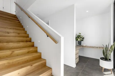 3 Bedroom Townhouse - Centrally Located Отели в г. Торки