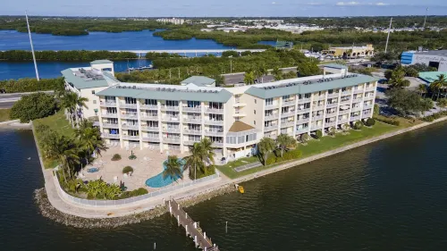 Spectacular Sunset Views! Watch Dolphin from Your Balcony ! Hotels in Seminole
